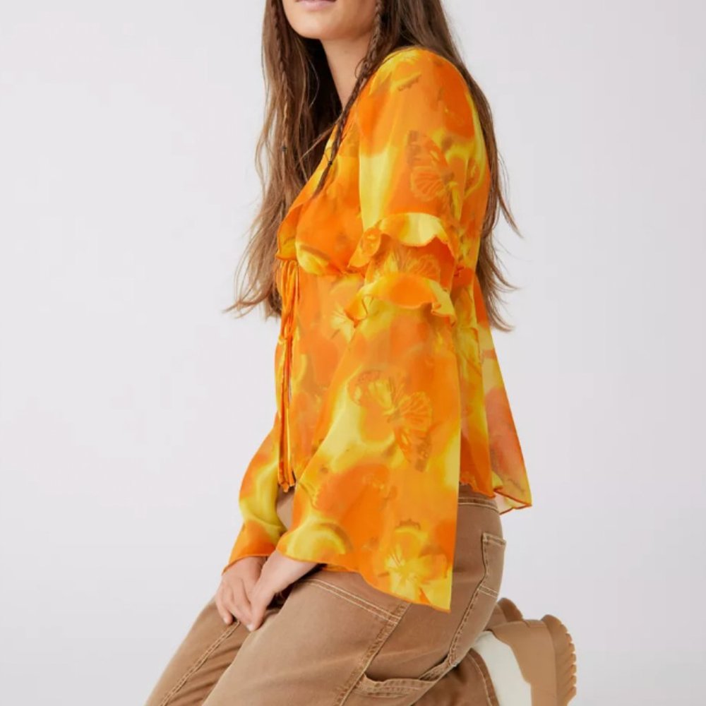 NWT Retail $69- UO Janet Split Hem Blouse - Picture 4 of 4